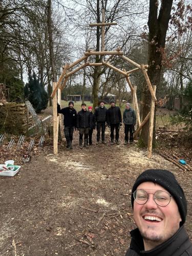 Bau des Eingangstors