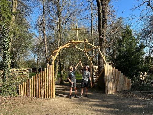 unser neues Eingangstor steht